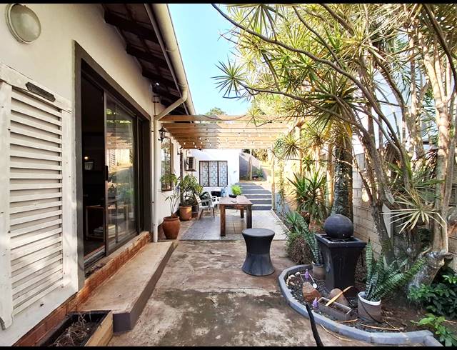 4 BEDROOM FREESTANDING FOR SALE IN SHEFFIELD BEACH